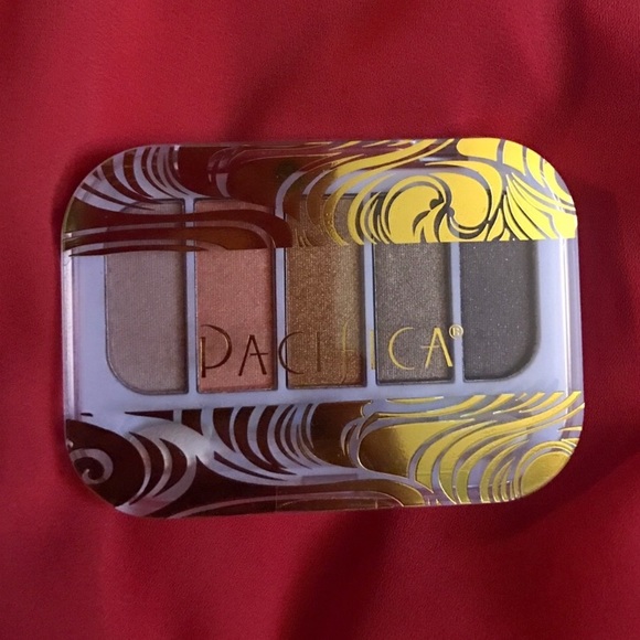 Makeup Bundle - Picture 4 of 5